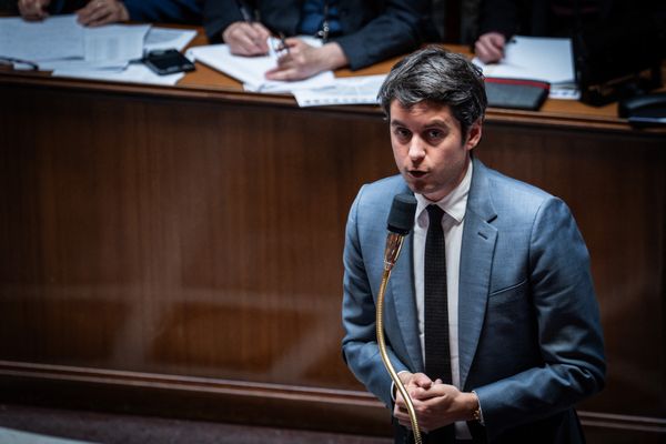 Une minute de silence a été observé à l'Assemblée nationale après l'attaque d'un fourgon pénitentiaire