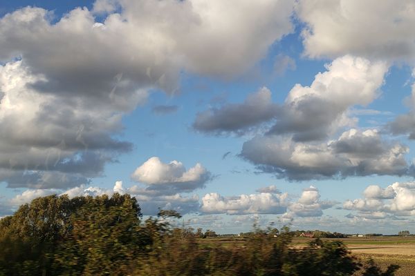 Nuages de moyenne altitude dans le ciel de Sanghatte