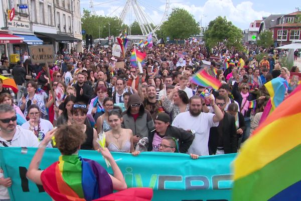 Environ 3 000 personnes ont défilé le 15 juin 2024 pour la Marche des Fiertés à La Rochelle.