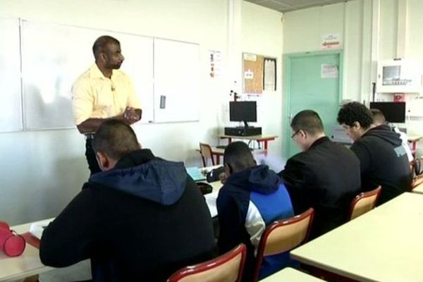 Première rentrée dans le 93 pour ce professeur de mathématique physique chimie.