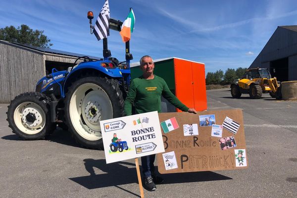 Agriculteur à Goulven dans le Finistère, Patrick Quéré est parti pour un voyage insolite vendredi 13 septembre : il va passer trois semaines de vacances en Irlande… en tracteur !