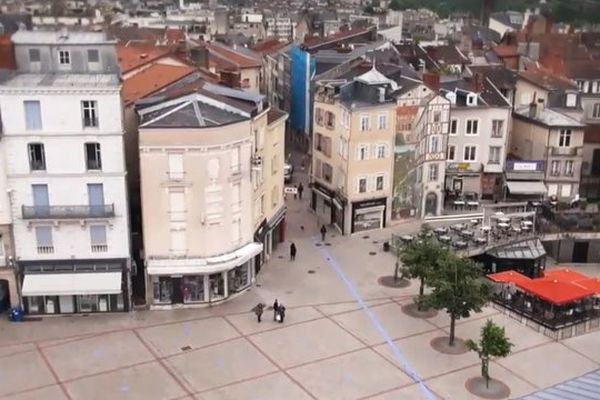 La place de la Motte a été filmée sous un angle inhabituel.
