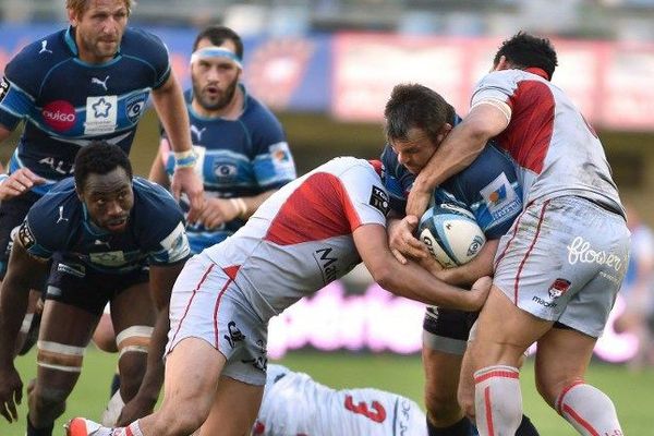 Nicolas Mas, rugbyman du MHR, à la lutte pour le ballon pendant le match de Top 14 disputé contre Lyon, au stade Altrad de Montpellier.