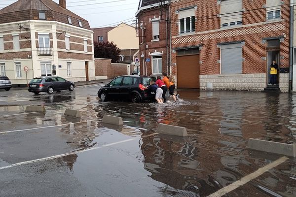 La place du général de Gaulle à Béthune (Pas-de-Calais) inondée, mardi 20 juin 2023.