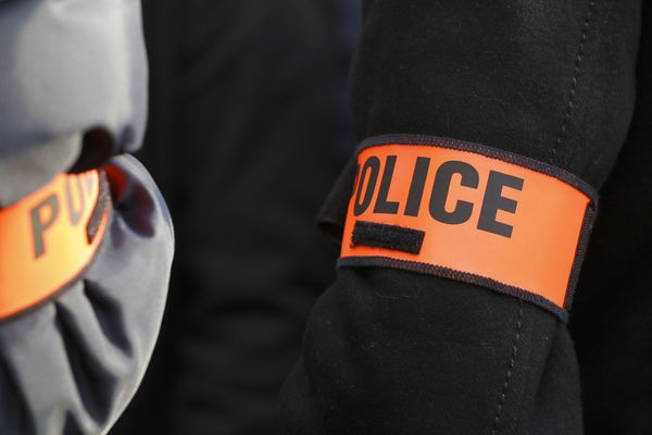 26/09/2018 - Six personnes ont été interpellées mercredi matin en Corse et sur le continent dans une affaire de proxénétisme et d'aide au séjour irrégulier