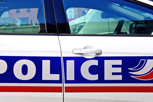 Deux individus ont été interpellés par la police après une agression au couteau à Montauban. Le pronostic vital de la victime est engagé.