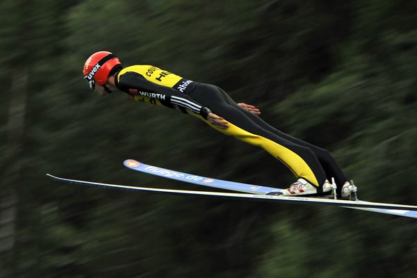 l’Allemand Andreas Wellinger, 18 ans, a pris son envol et a remporté le Grand Prix