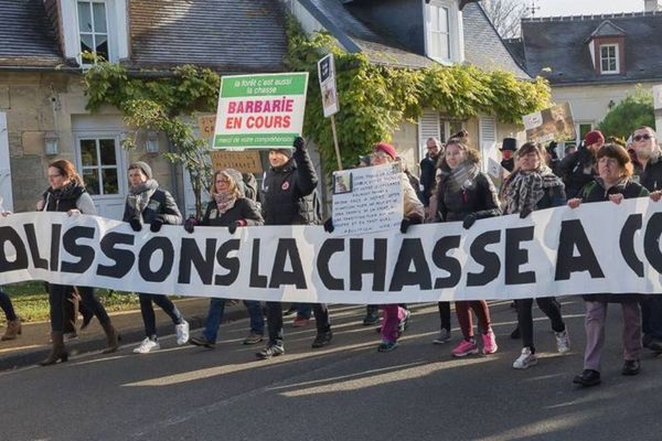 Le collectif AVA lors de son rassemblement à Saint-Jean-aux-Bois en 2018