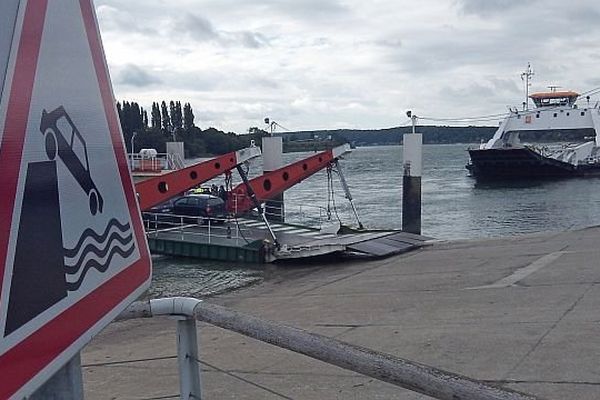 Bacs sur la Seine à Duclair (Archives)