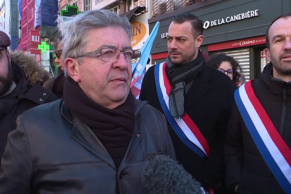 Jean-Luc Mélenchon en tête de cortège ce jeudi 19 janvier 2023 à Marseille, mobilisé contre la réforme des retraites, tout comme des milliers de Marseillais qui ont battu le pavé.