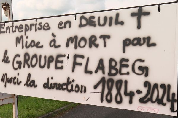 La miroiterie Flabeg France a été placée en liquidation judiciaire immédiate le 16 avril 2024.