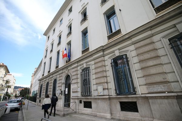 Des lycéens ont reçu un message menaçant l'établissement de l'avenue du Maréchal Foch à Nice.