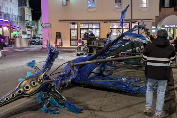 La structure métallique d'un char s'est effondrée, blessant treize personnes à Trouville-sur-Mer (Calvados), samedi 30 novembre autour de 19h, lors d'une parade de Noël.