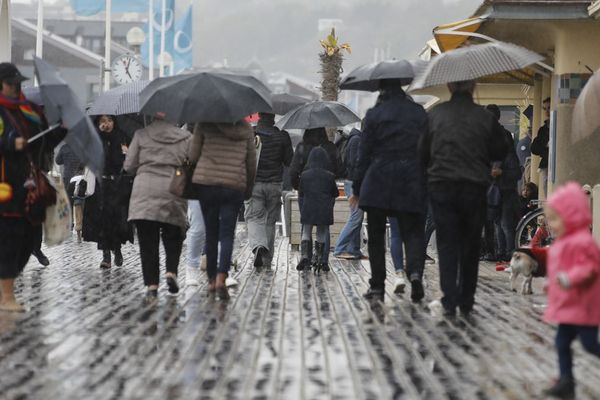 Attention, planches mouillées : Deauville sous la pluie... 