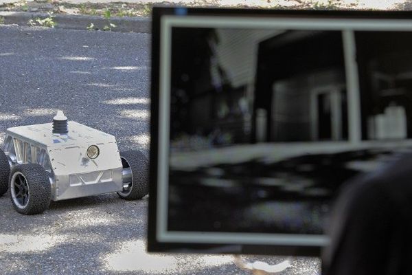 Lucos, robot chasseur de cambrioleur a été mis au point à Ramonville