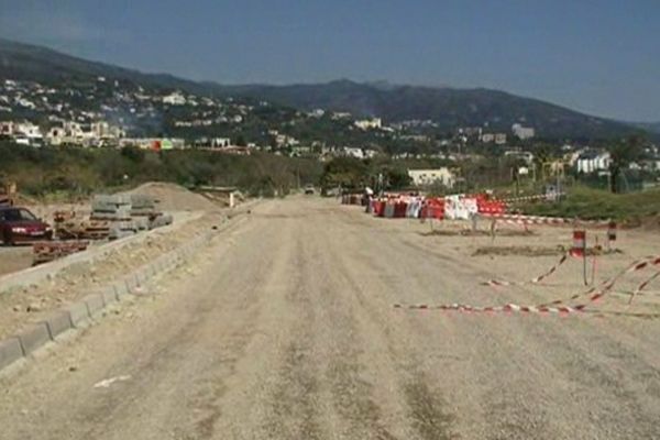 Une piste de 200 mètres de long voit le jour, plage de l'Arinella pour accueillir l'arrivée du Tour de France 2013. Coût total des travaux : 1,7 millions d'euros