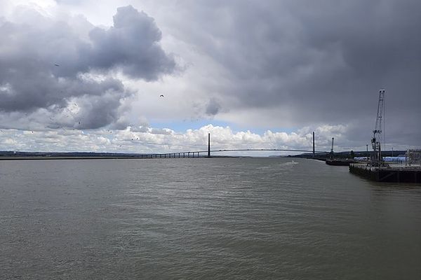 Grisaille sur le Pont de Normandie ce JEUDI.