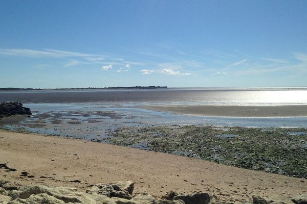 La plage d'Aytré près de La Rochelle est fermée au public.