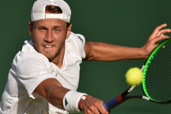 Lucas Pouille s'et qualifié pour la première fois de sa carrière pour les huitièmes de finale du tournoi de Wimbledon.