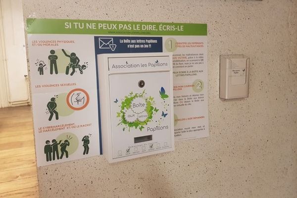 L'association Les papillons installent des boîtes aux lettres dans les écoles ou les structures sportives, afin que les enfants puissent dénoncer les violences qu'ils subissent.