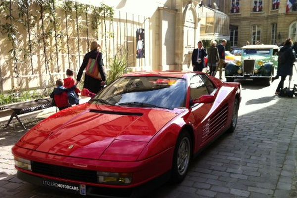 La Ferrari Testarossa, 1990, ayant appartenu au pilote Jean-Pierre Jabouille. Elle ne compte que 13000 km au compteur.