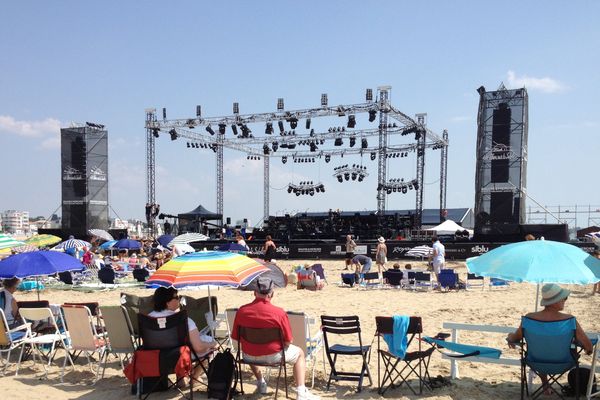 Royan, Plage de la Grande Conche cet après-midi. On arrive tôt pour avoir la meilleure place pour le concert du soir. 