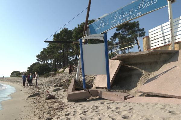 Sur la plage de Vignale, la terrasse d'un restaurant s'est effondrée à cause de l'érosion.