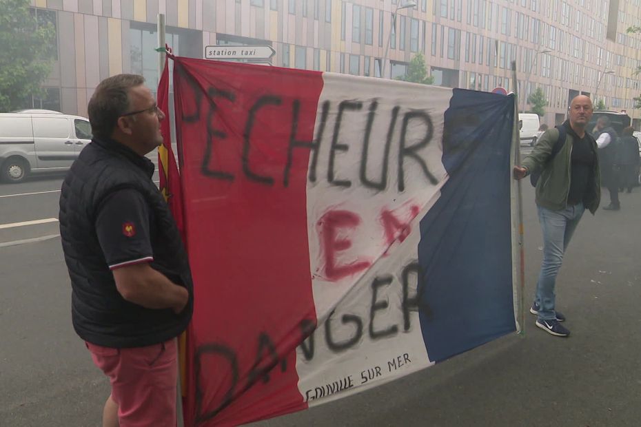 Breton and Norman fishermen demonstrate together in Caen to demand a moratorium