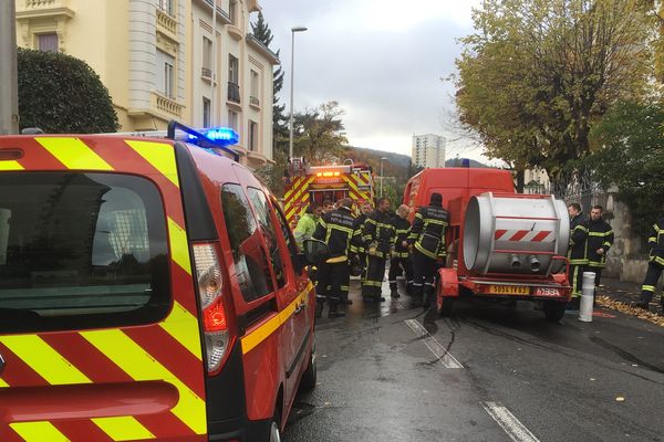 Fuite de gaz à Roayt (63) : treize personnes évacuées d'un immeuble. 