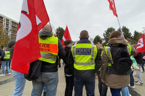 A Lille, devant l'hôtel de ville, le 7 décembre.