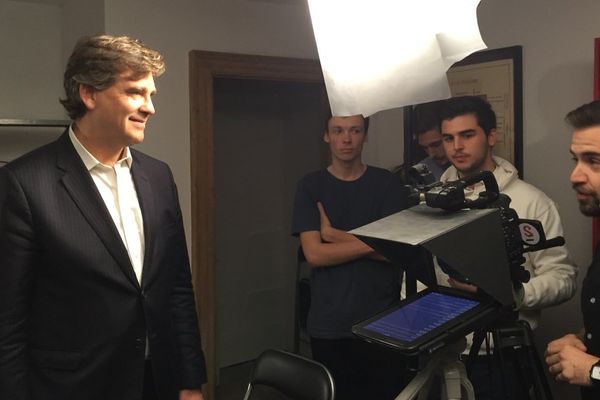 Arnaud Montebourg en visite à At Home, des bureaux partagés par 5 start-ups toulousaines