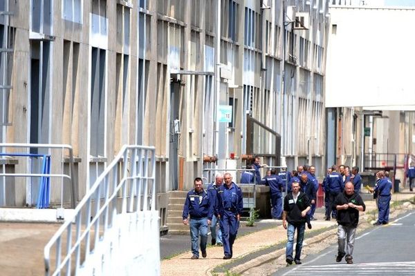 Les syndicats SUD, CFDT et CGC ont signé mercredi 27 novembre 2013 un plan social prévoyant la suppression de 706 emplois sur le site Michelin de Joué-les-Tours (Indre-et-Loire). 