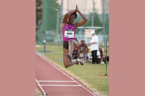 Eunice Barber, sur l'épreuve du saut en longueur lors de la compétition d'heptathlon au meeting d'athlétisme de Reims, en janvier 2010.