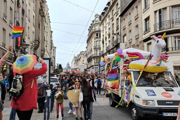 Le centre-ville de Limoges s'est rempli de drapeaux arc-en-ciel ce samedi 24 septembre 2022.