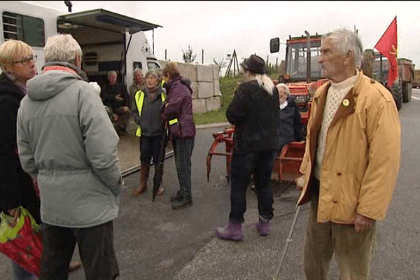 Les anti-GDE réunis ce jeudi devant le site de Nonant-le-Pin après l'annonce de la décision du tribunal administratif de Caen