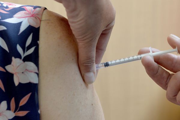 L'administration d'un vaccin contre le COVID-19