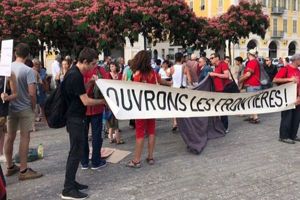 Le rassemblement a lieu place Garibaldi à Nice.