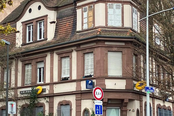 À Strasbourg, 25% des bureaux de poste ont disparu en deux ans. Il y a quelques jours, c'était à la Poste du quartier du Vieux Cronenbourg de tirer le rideau.