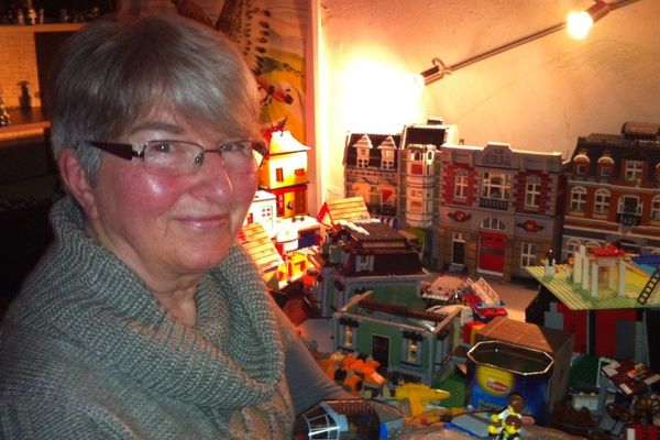 Durant les vacances de Noël, Danielle Quincy a exposé, en mairie d'Ambert, la ville construite entièrement en Lego.