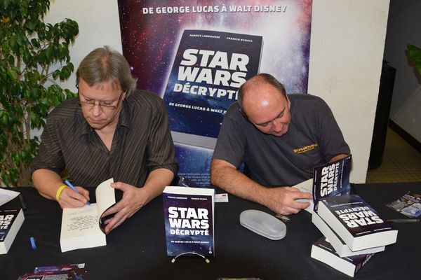 Fabrice Labrousse et Francis Schaal les auteurs du livre "Star Wars décrypté"