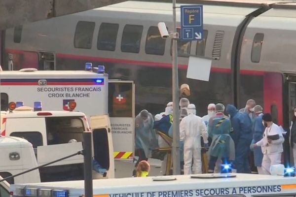 Deux trains médicalisés sont partis ce dimanche matin de Nancy et Mulhouse pour transférer 36 patients vers les établissements de santé de Nouvelle-Aquitaine.