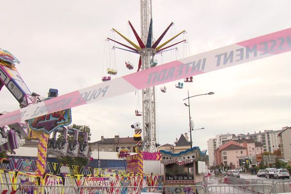 Le 14 octobre 2019, une jeune femme meurt à la suite d'une collision entre deux attractions à la Vogue des noix à Firminy (Loire).