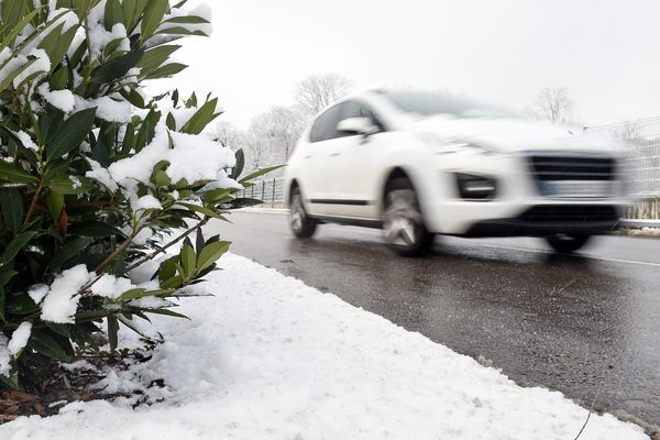 La conduite sur neige et verglas (Illustration)