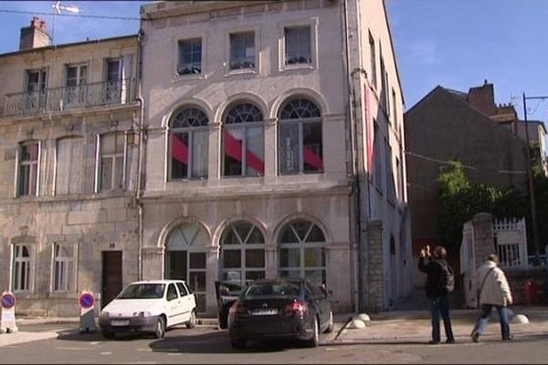 Le Pavé dans la mare ferme à Besançon