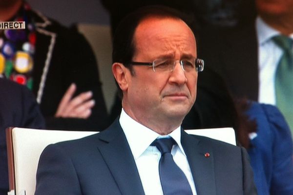 Pour la première fois, François Hollande préside le défilé sur les Champs Elysées.