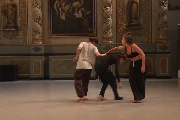 Chaque mois, le centre chorégraphique d'Annonay installé dans la Chapelle Sainte-Marie, accueille une nouvelle compagnie de danse en résidence.