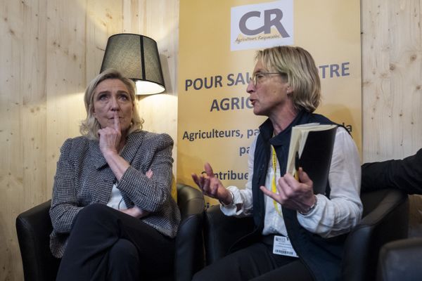 Véronique Le Floc'h avec Marine Le Pen en marge du salon de l'agriculture