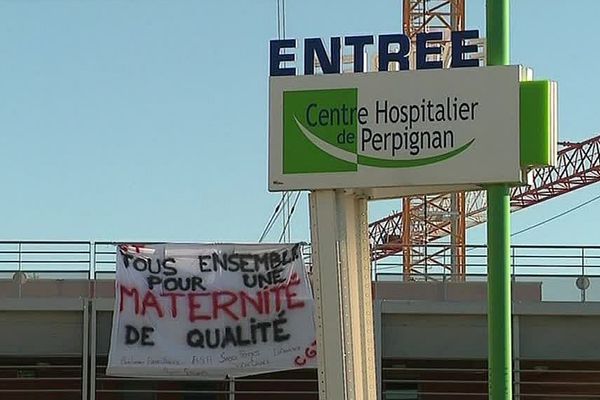 Les personnels de la maternité de Perpignan peinent à traiter le surcroît d'activité.