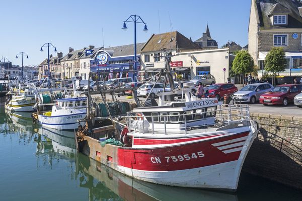 Port-en-Bessin accueille la 1ère criée de Normandie.