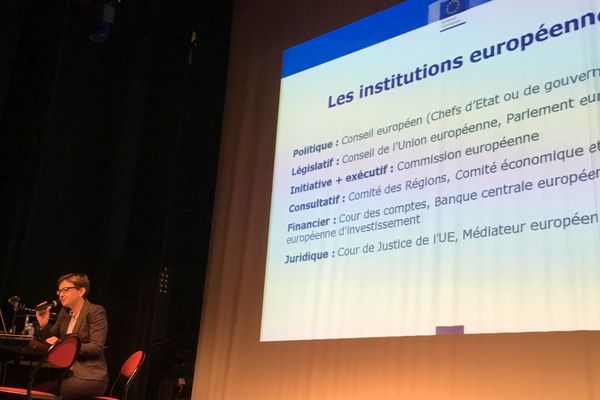 Julie Raynal présente son métier à la commission européenne